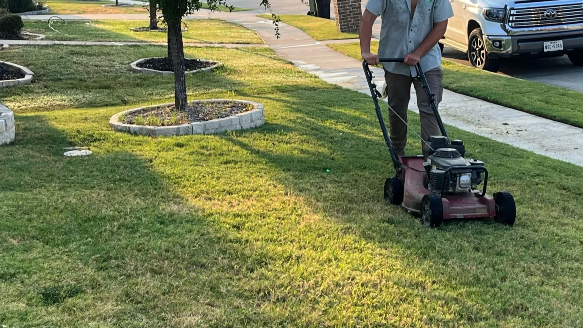 Read more about the article Should I Wait to Mow My Lawn After It Rains?